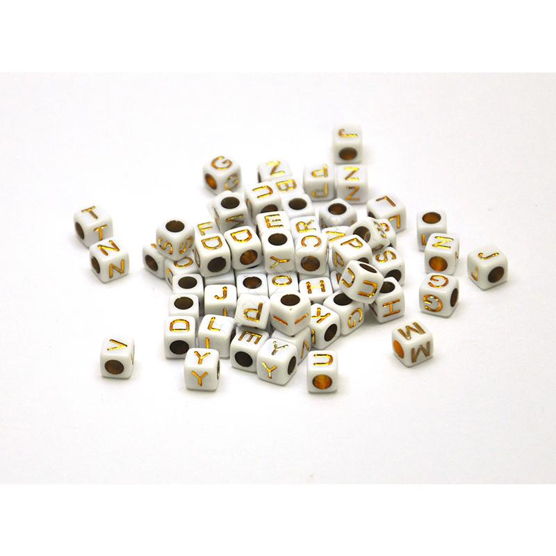 Harf Boncuk Beyaz Üzeri Altın 6x6 Mm ( Alfabedeki Tüm Harflerden 3'er Adet )